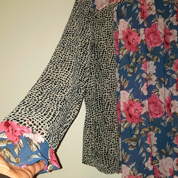 CRUSHING ON YOU BUTTON UP TOP - Picture 5 of 11